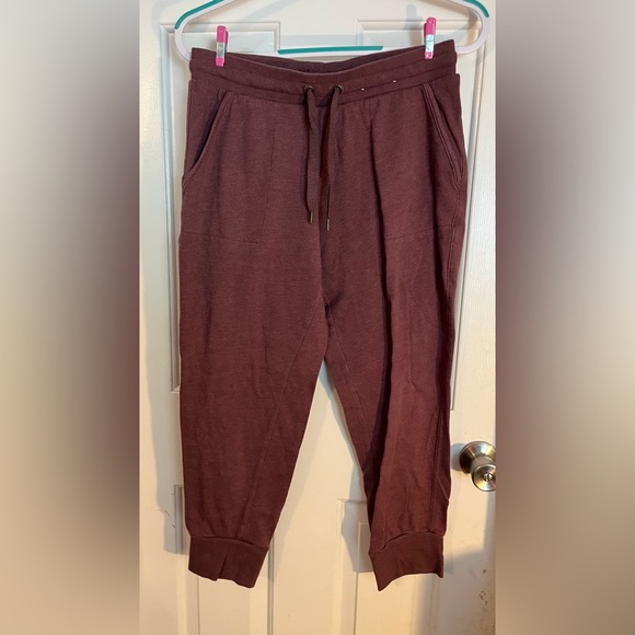 Stars above cropped sweatpant. Soft maroon color. Cuffed legs. Gently used. - Picture 4 of 4